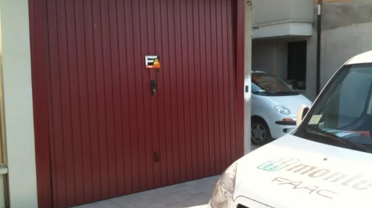 Porte basculanti Porte basculanti